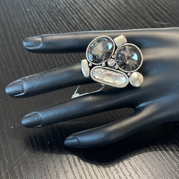 None Jewelry - Elegant Silver and Black Statement Stretch Ring
0442